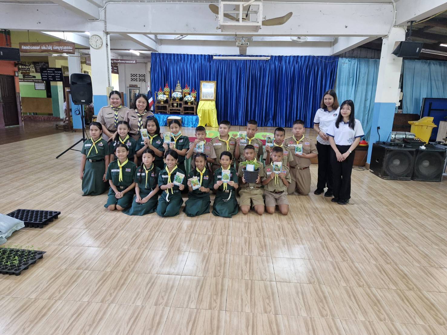 สพอ.คลองใหญ่  ดำเนินกิจกรรม “สร้างทักษะชีวิตวิถีใหม่ เยาวชนไทยสร้างอาหารเป็น” ปลูกผักสวนครัวในโรงเรียนเพื่อสร้างความมั่นคงทางด้านอาหาร ตามแนวพระราชดำริของสมเด็จพระกนิษฐาธิราชเจ้ากรมสมเด็จพระเทพรัตนราชสุดาฯ สยามบรมราชกุมารี ณ โรงเรียนบ้านเนินตาล